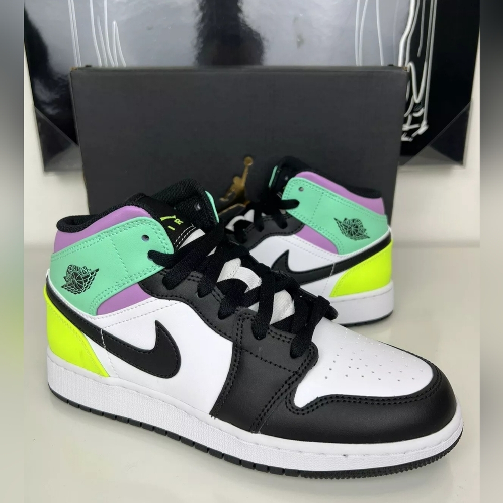 AIR JORDAN 1 MID "PASTEL" WOMEN'S US SIZE 8.5 BRAND NEW IN BOX